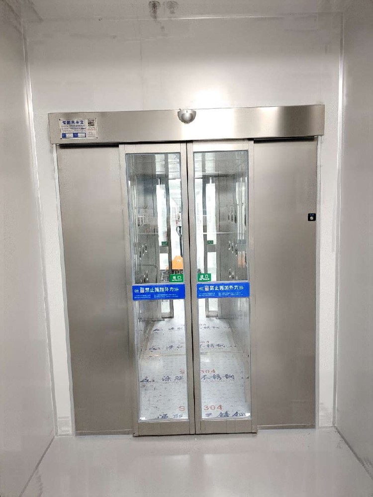 深圳市隆昌達(dá)光電科技有限公司風(fēng)淋門安裝